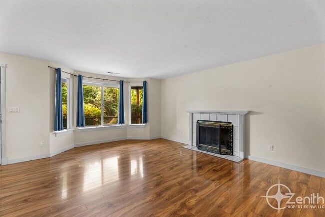 Building Photo - 16004 NE 47th St