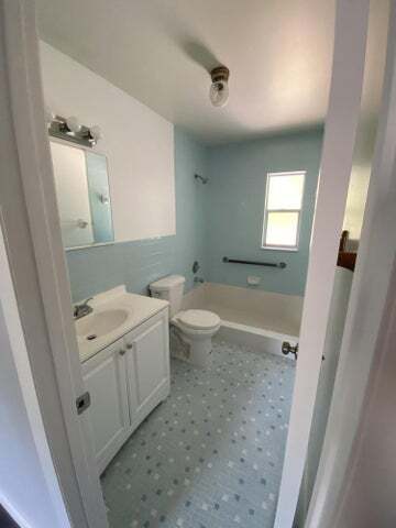 Building Photo - 417 Saul Rd SW