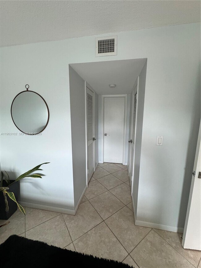 Building Photo - 505 E Dania Beach Blvd