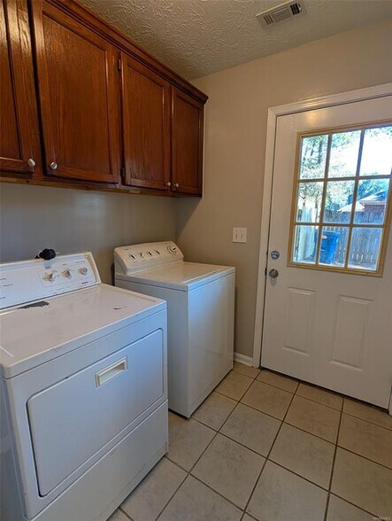 Building Photo - 45 Honeysuckle Ct