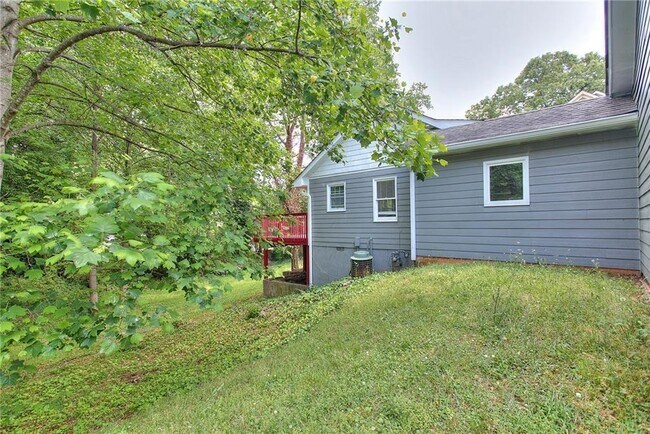 Building Photo - 2067 Brockett Rd