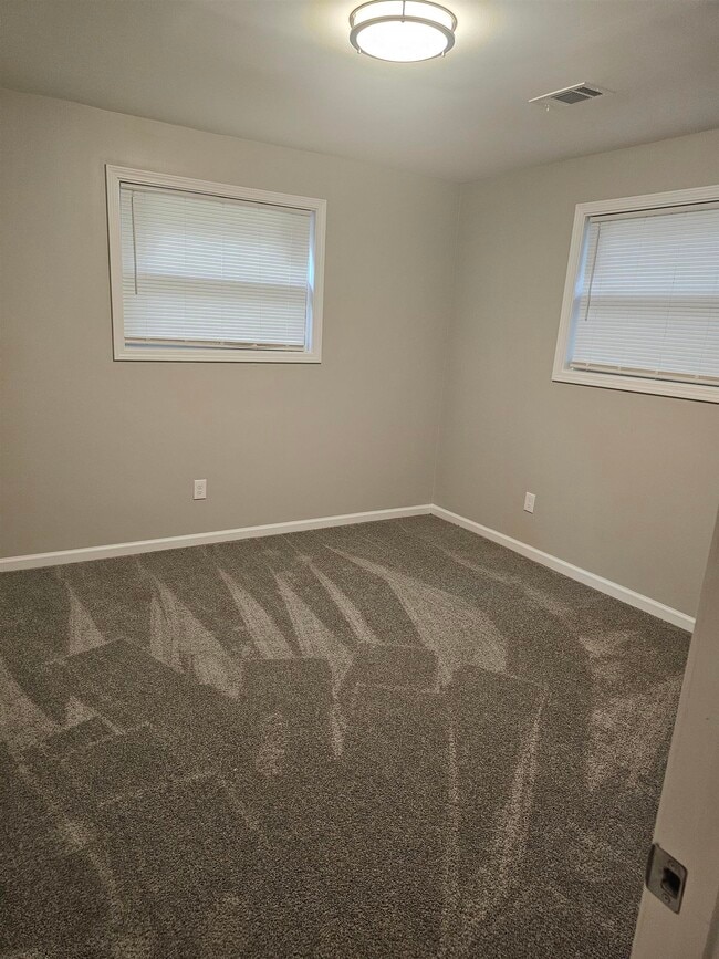 Building Photo - 30 E MCKELLAR St