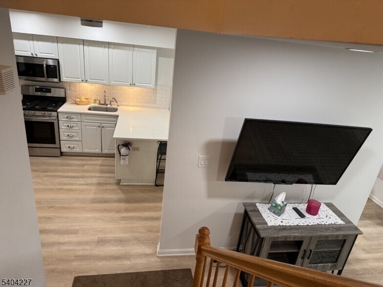 Building Photo - 6 Paula Way