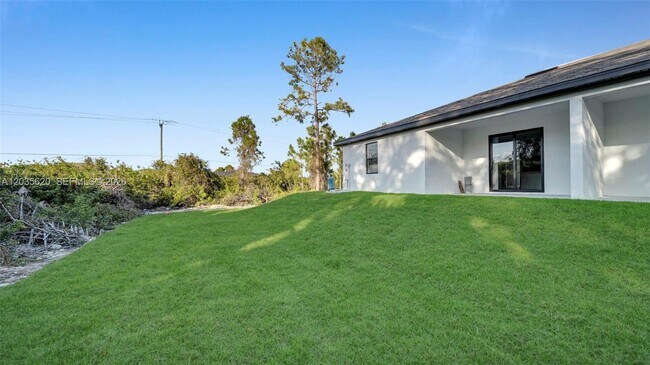 Building Photo - 4980 Fairway Ct