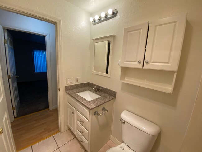 Building Photo - Torrance: 1 Bed 1 Bath Condo - 1 Carport S...