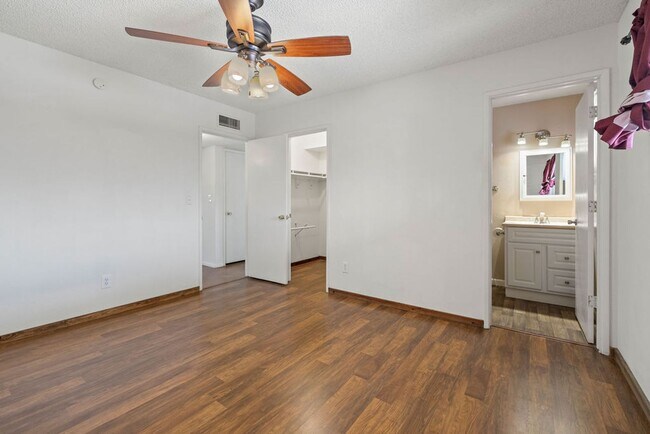 Building Photo - Southeast 3 Bedroom 2 Bath Home with No HOA