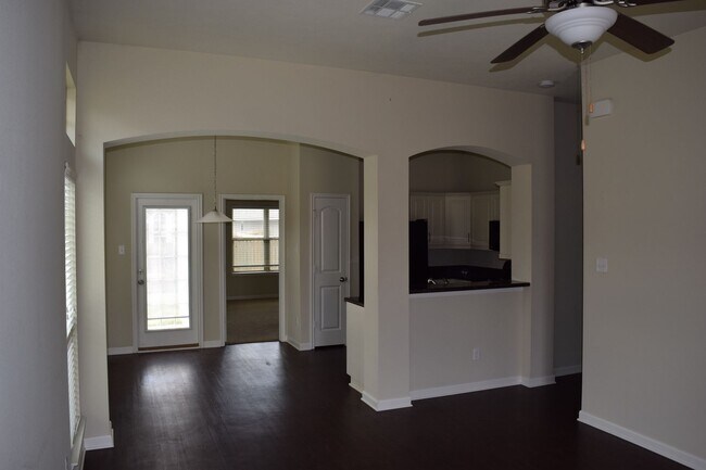Building Photo - Stunning 3 Bed, 2 Bath in Creek Meadows!