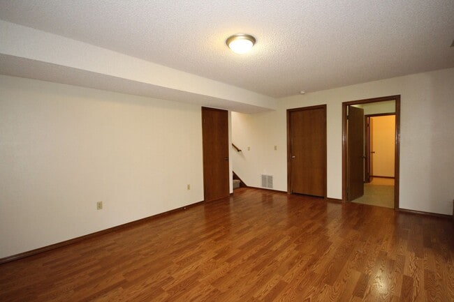 Building Photo - Beautiful 3 Bedroom Tri-Level Home In Federal Way!