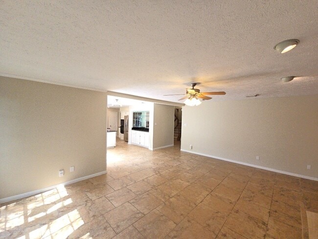 Building Photo - 2502 Fairwind Dr