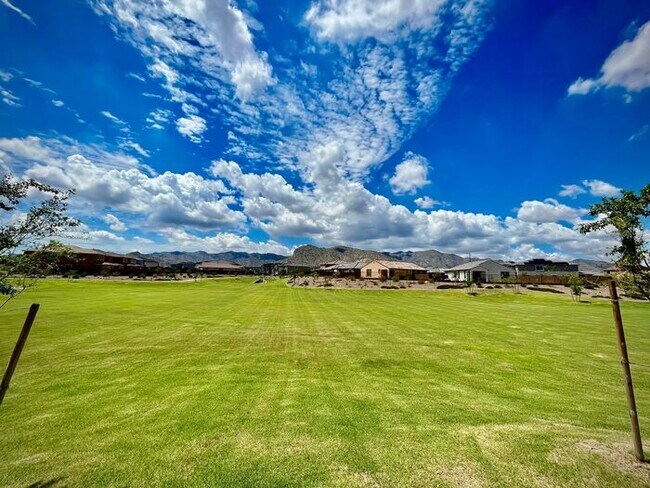Building Photo - Home in Litchfield Park at Canyon Views! 5bd 3ba! Mountain Views!