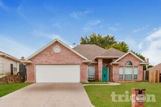 Building Photo - 807 Water View