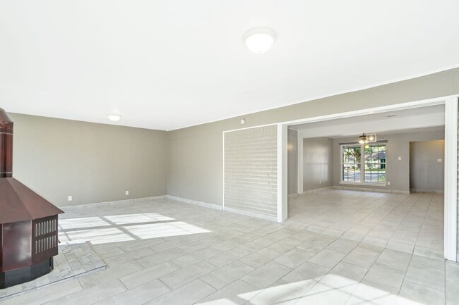 Building Photo - 3307 Roaming Woods Ln