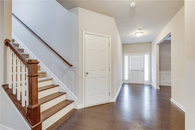 Building Photo - 933 Whitfield Oak Way NE