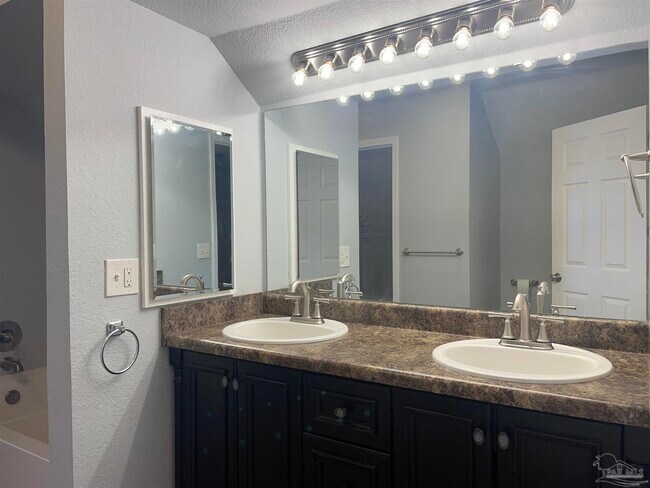 Building Photo - 5067 Serry Ln