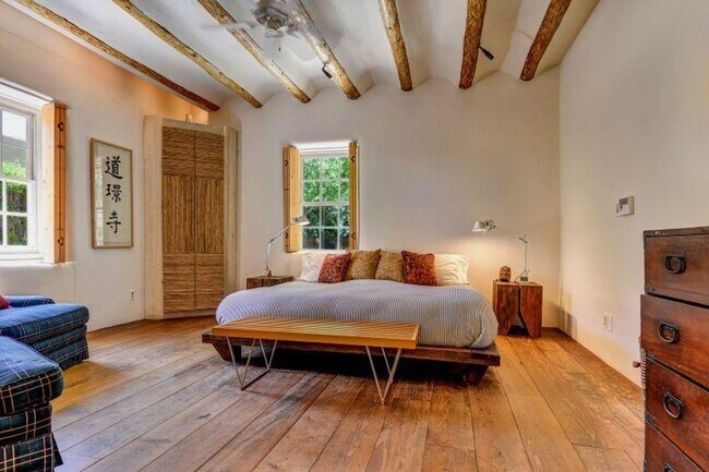 Building Photo - Live in a Piece of Santa Fe’s History – Av...