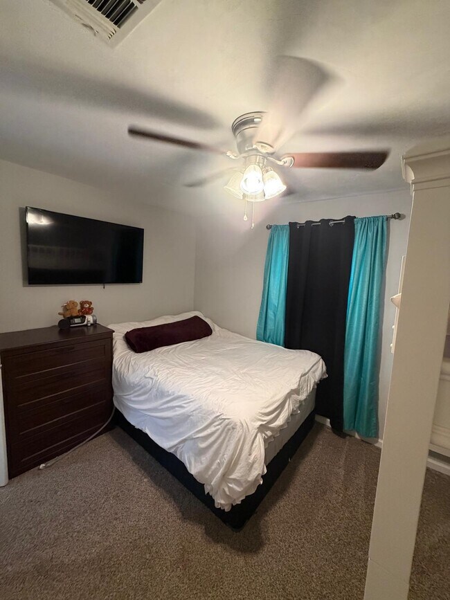 Building Photo - 4540 Eltham Park