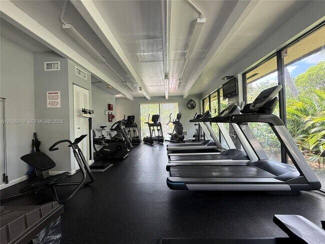 Building Photo - 9301 SW 92nd Ave