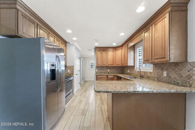 Building Photo - 618 8th Ave N