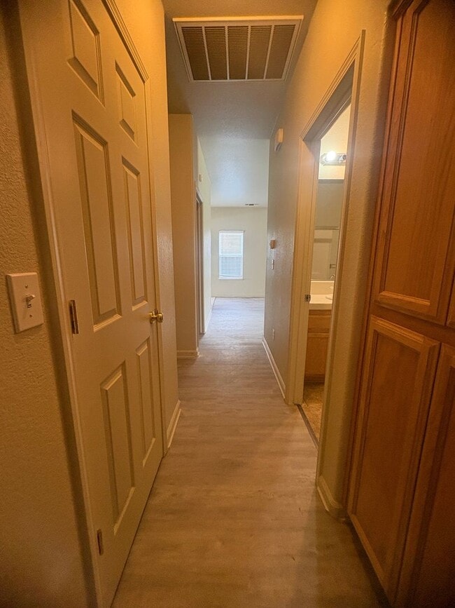 Building Photo - Nice 3-Bedroom House