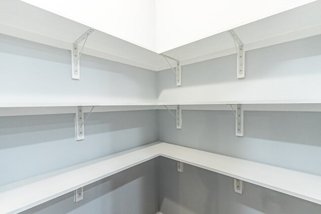 Building Photo - First full month's rent free!!!! / Brand N...