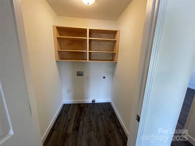 Building Photo - 4013 Eugene Dr
