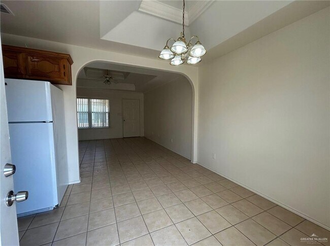 Building Photo - 16 E Quail St