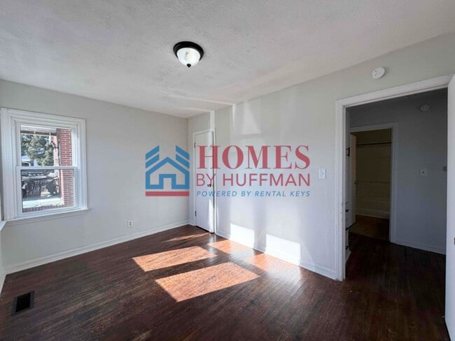 Building Photo - Two Bedroom House | Northside