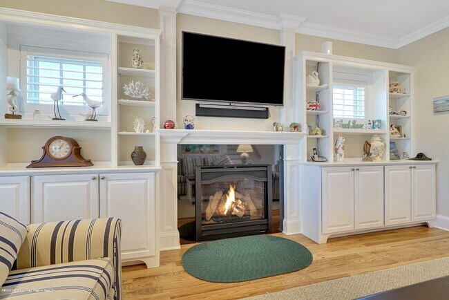 Building Photo - 330 Villa Park Wy