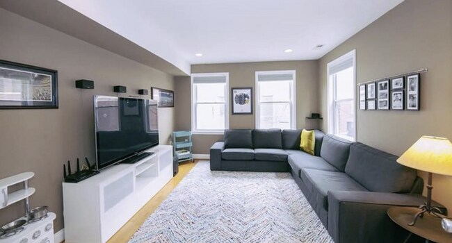 Building Photo - Great Price, Center of H St - WITH Secured...