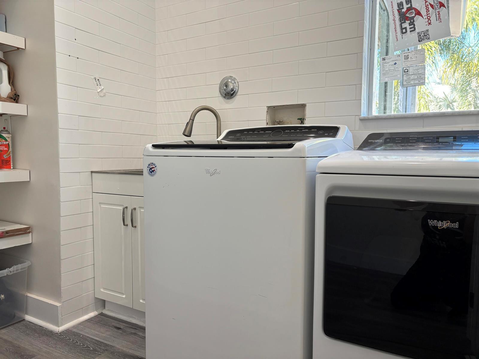 Building Photo - 5865 NW 125th Ave