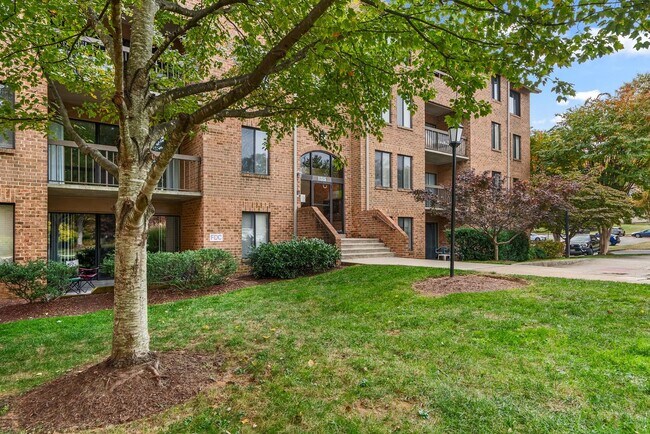 Building Photo - 2 Bed 1 Bath - Georgetown Village Condo - ...