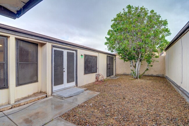 Building Photo - 5620 Hobble Creek Dr