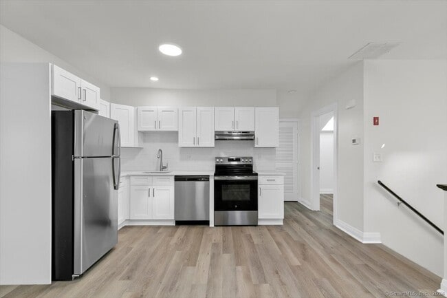 Building Photo - 972 State St