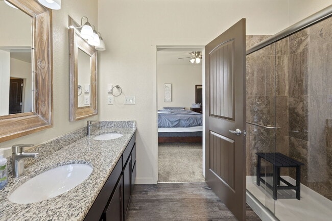 Building Photo - Spacious 3-Bed, 2-Bath Modern Home on 1.16...