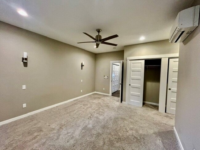 Building Photo - 5683 Sunstone Pl