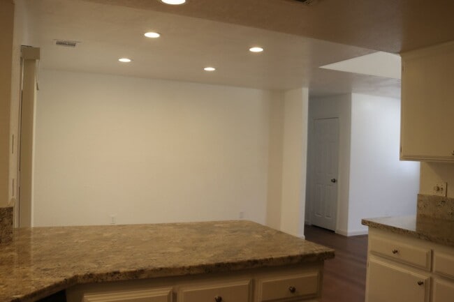 Building Photo - House for rent