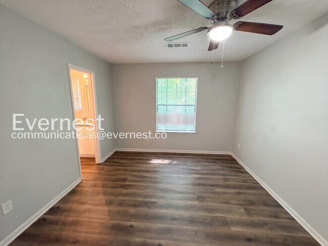 Building Photo - 7800 Park Ln