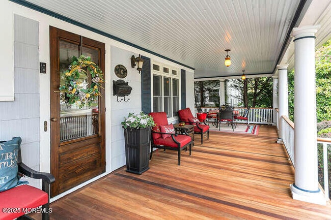 Building Photo - 137 E Bergen Pl