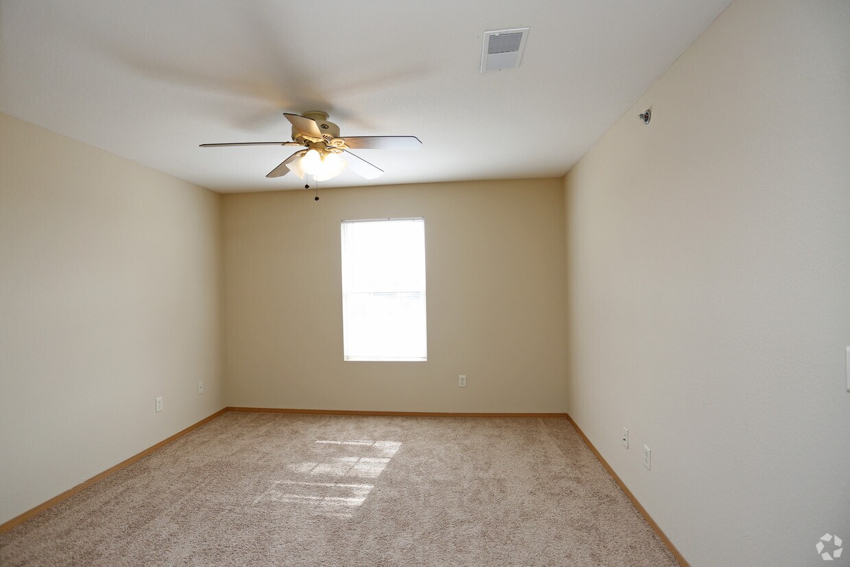 Wingover Luxury Apartments And Townhomes Bloomington Il Apartment Finder