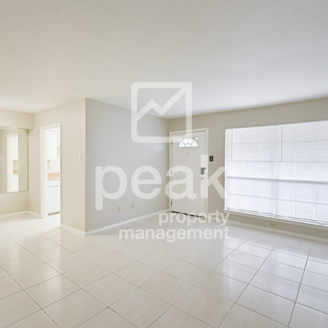 Building Photo - $950! Updated 1-Bedroom Condo Near Pool.  Apply by 12/10 for $475 Off!