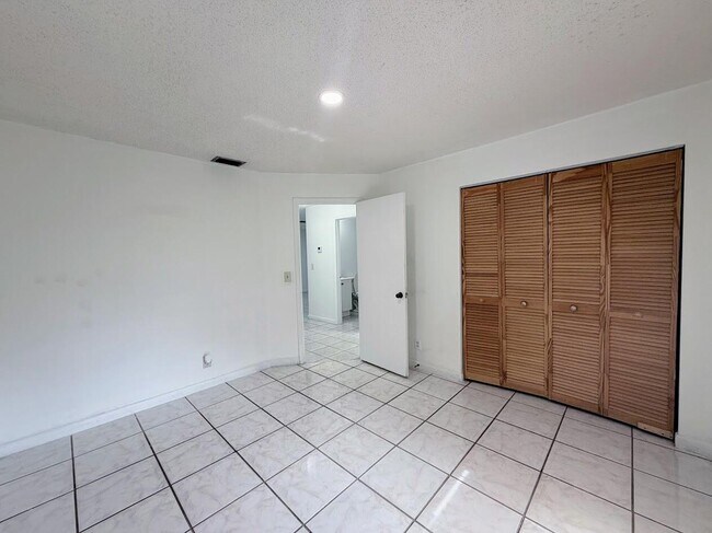 Building Photo - 5899 Mango Rd