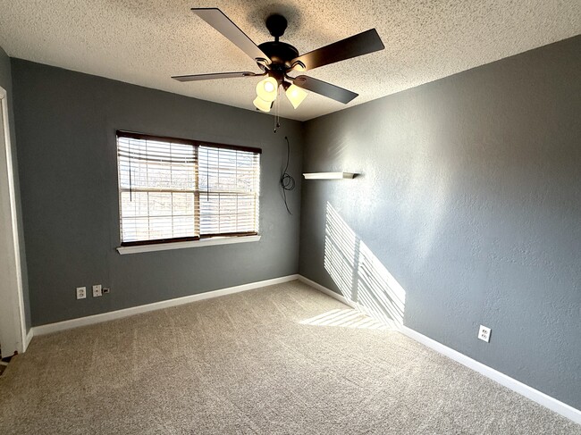 Building Photo - 1654 Ponderosa Rd