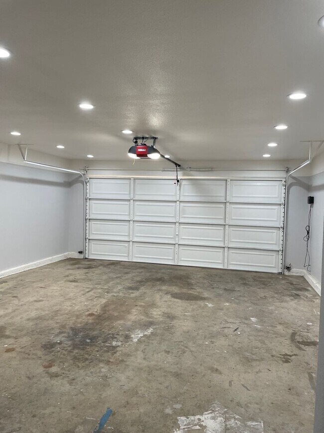Building Photo - Beautiful 3 bed 2 bath for rent near Atwat...