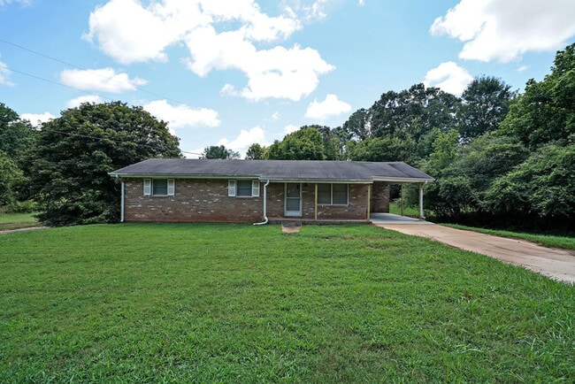 Building Photo - 3/1 ranch home on 4 acres
