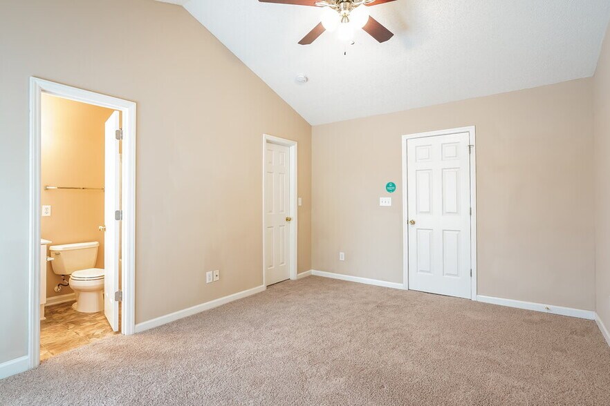 Building Photo - 2000 Persimmon Ridge Dr