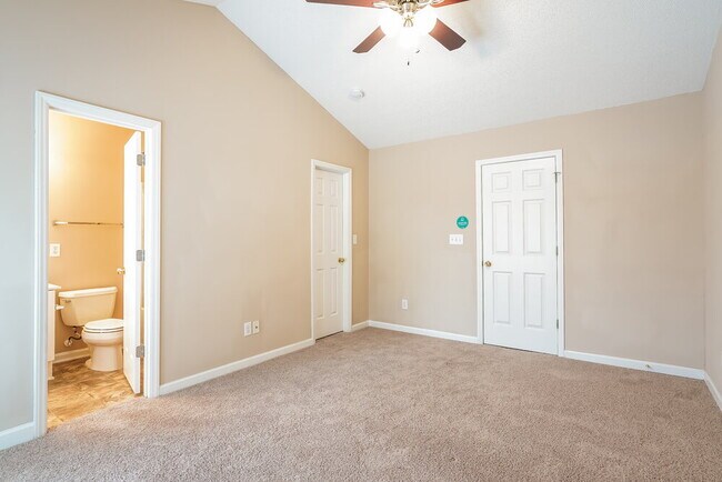 Building Photo - 2000 Persimmon Ridge Dr