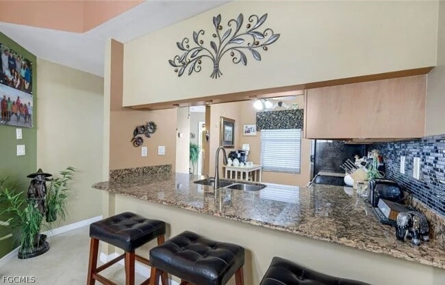 Building Photo - 9270 Lake Park Dr