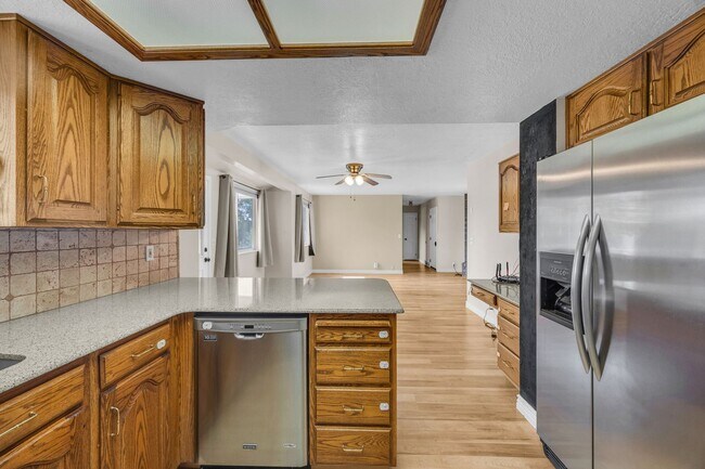 Building Photo - 567 N Allanwood Pl