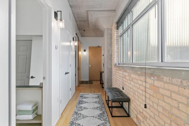 Building Photo - 748 N 3rd St