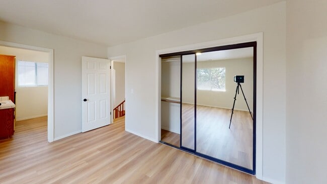Building Photo - Desirable 3 Bedroom, 2 Bathroom home with ...